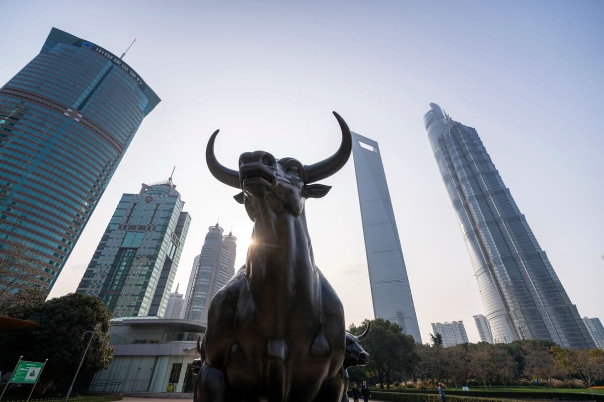 China’s $7 Trillion Cash Pile Is Shifting Into Stocks, Gold