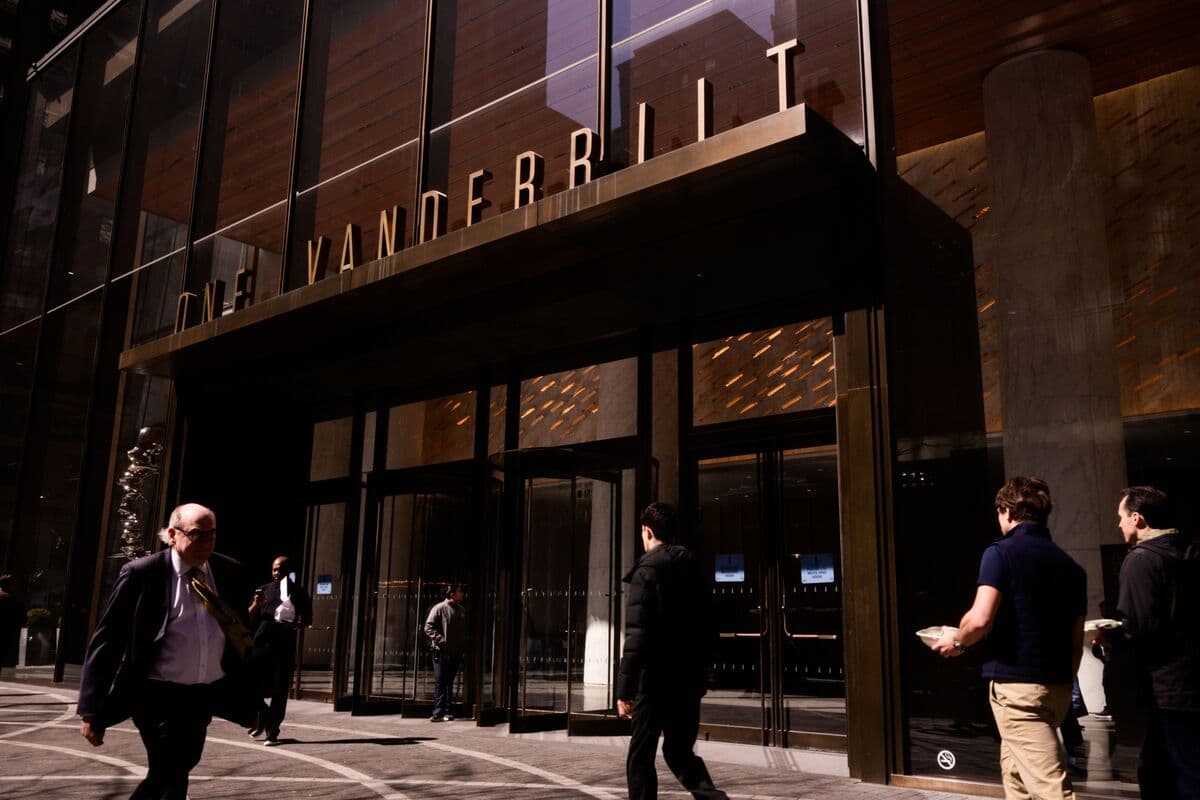 Carlyle Earnings Tumble 28% as Carried Interest Remains Elusive