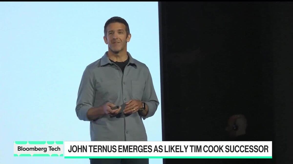 Apple’s Heir Apparent Steps Into the Spotlight