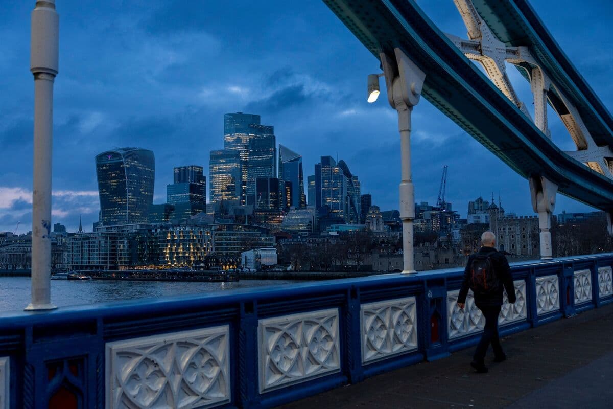 Warburg Mulls $1 Billion Sale of London Insurance Broker McGill