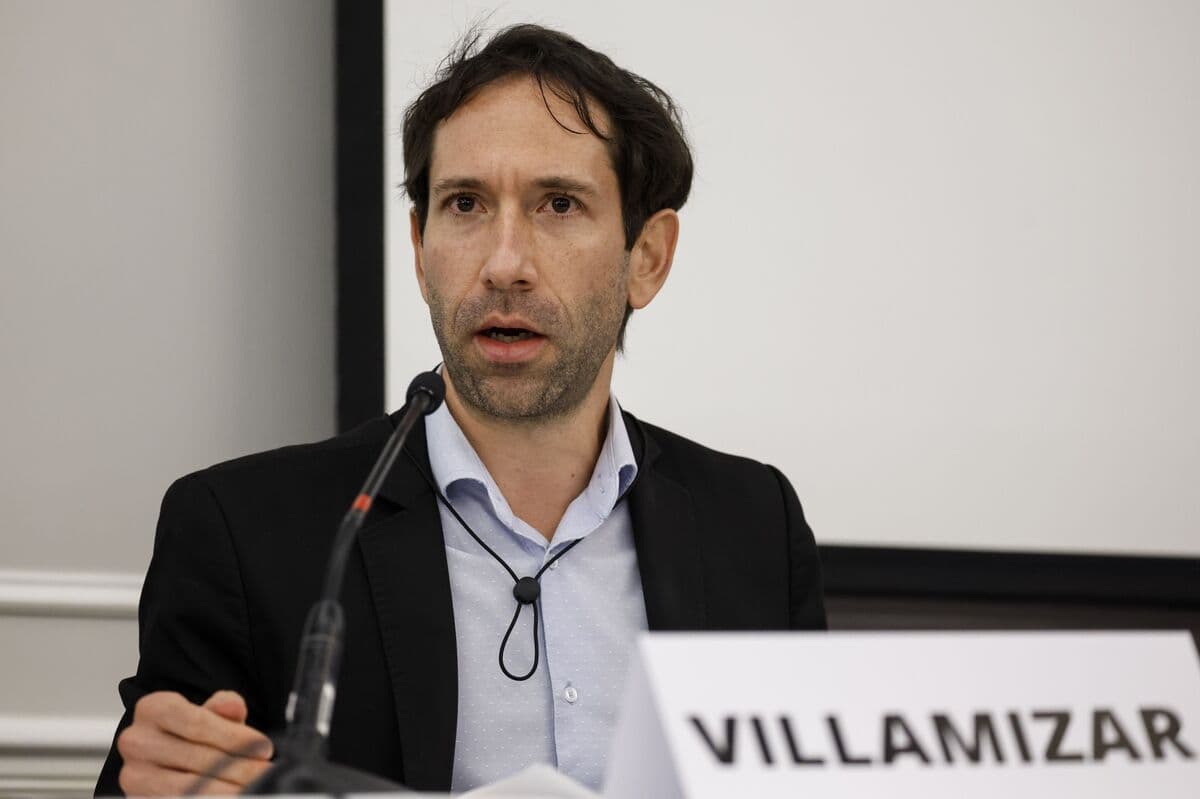 Surprise Colombian Rate Decision Helps Avoid Volatility, Central Banker Says