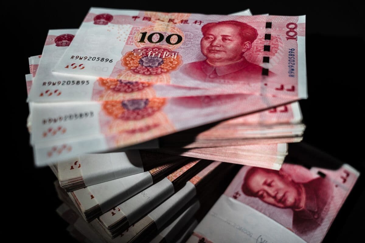 Wealthy Chinese Individuals Navigate Capital Controls to Transfer Funds Abroad