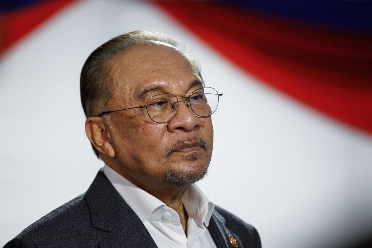 Malaysia’s Anwar Averts Losing Key State as UMNO Alliance Holds
