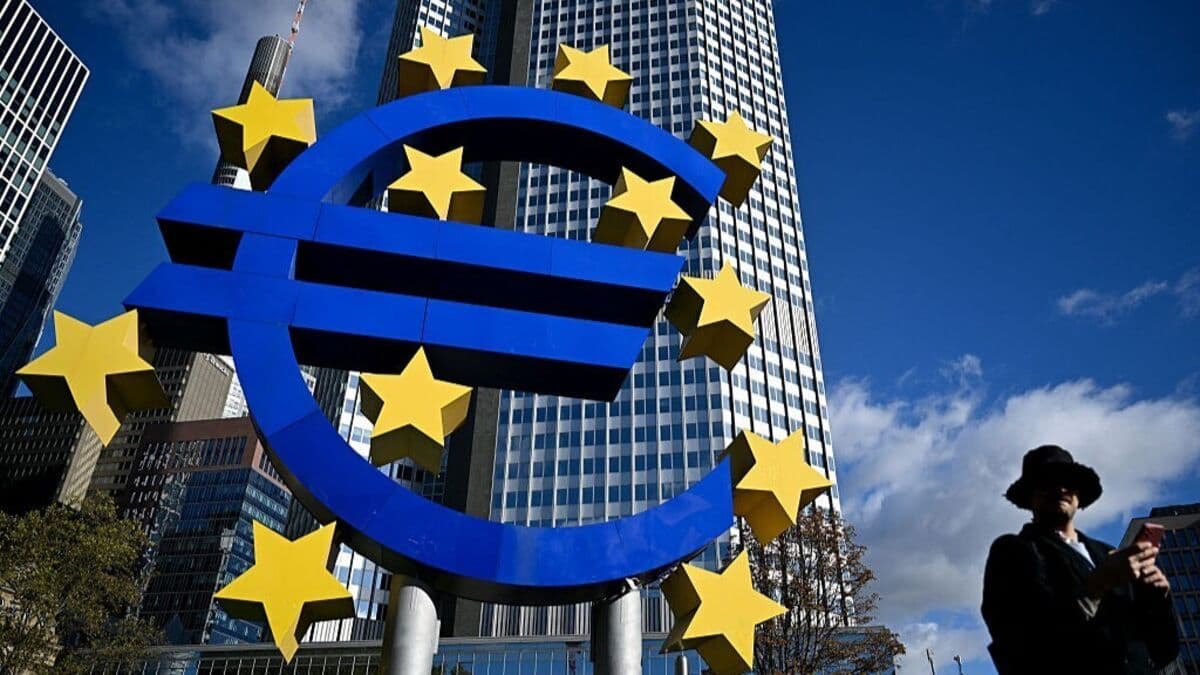 ECB Holds Rates as Officials Weigh Impact of Iran War