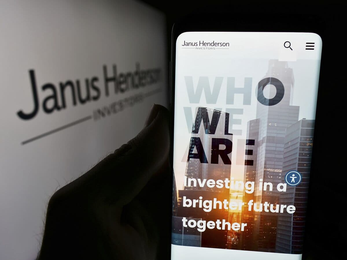 Janus Henderson Boosts Loan, Scraps Junk Bond Tied to Buyout