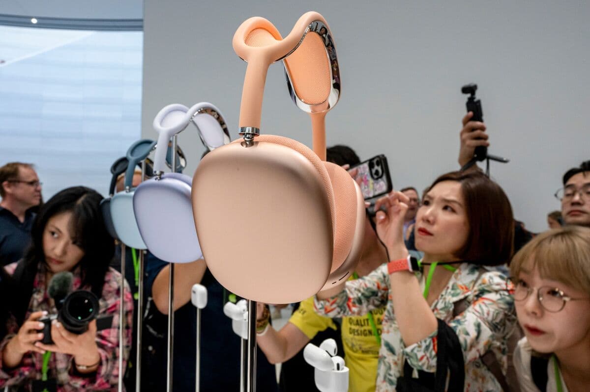 Apple’s AirPods Max 2 Blurs the Lines Between Marketing and Innovation
