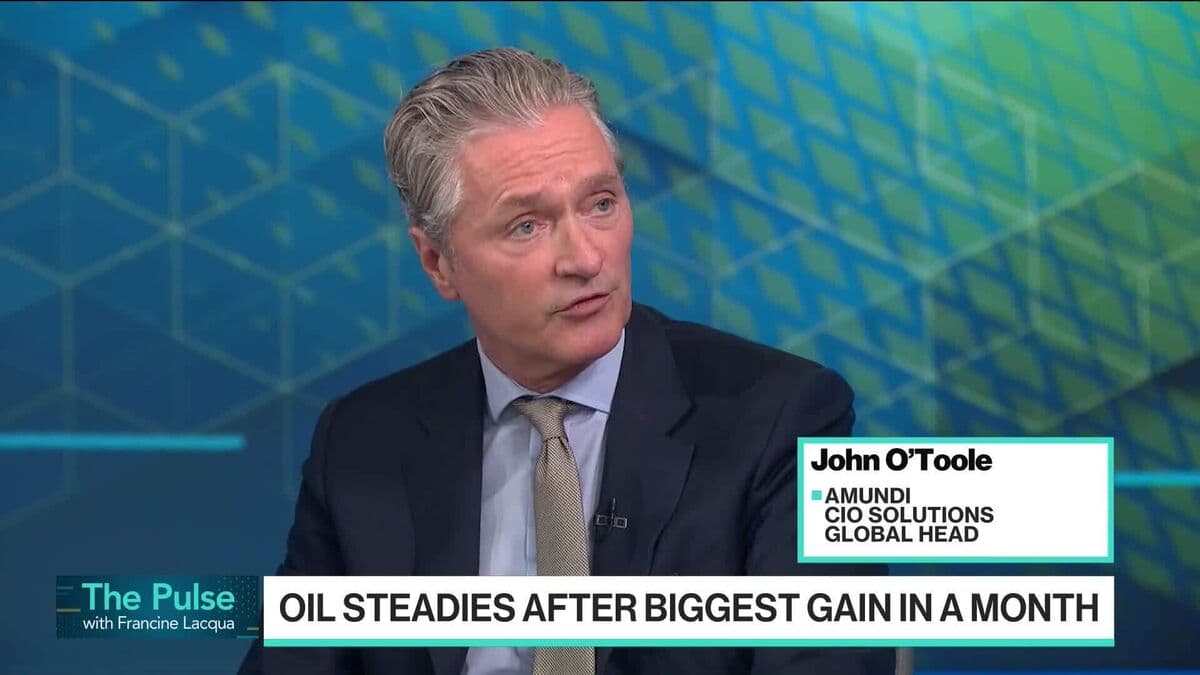 Amundi Expands Risk Diversification Through Commodity Currencies and Gold