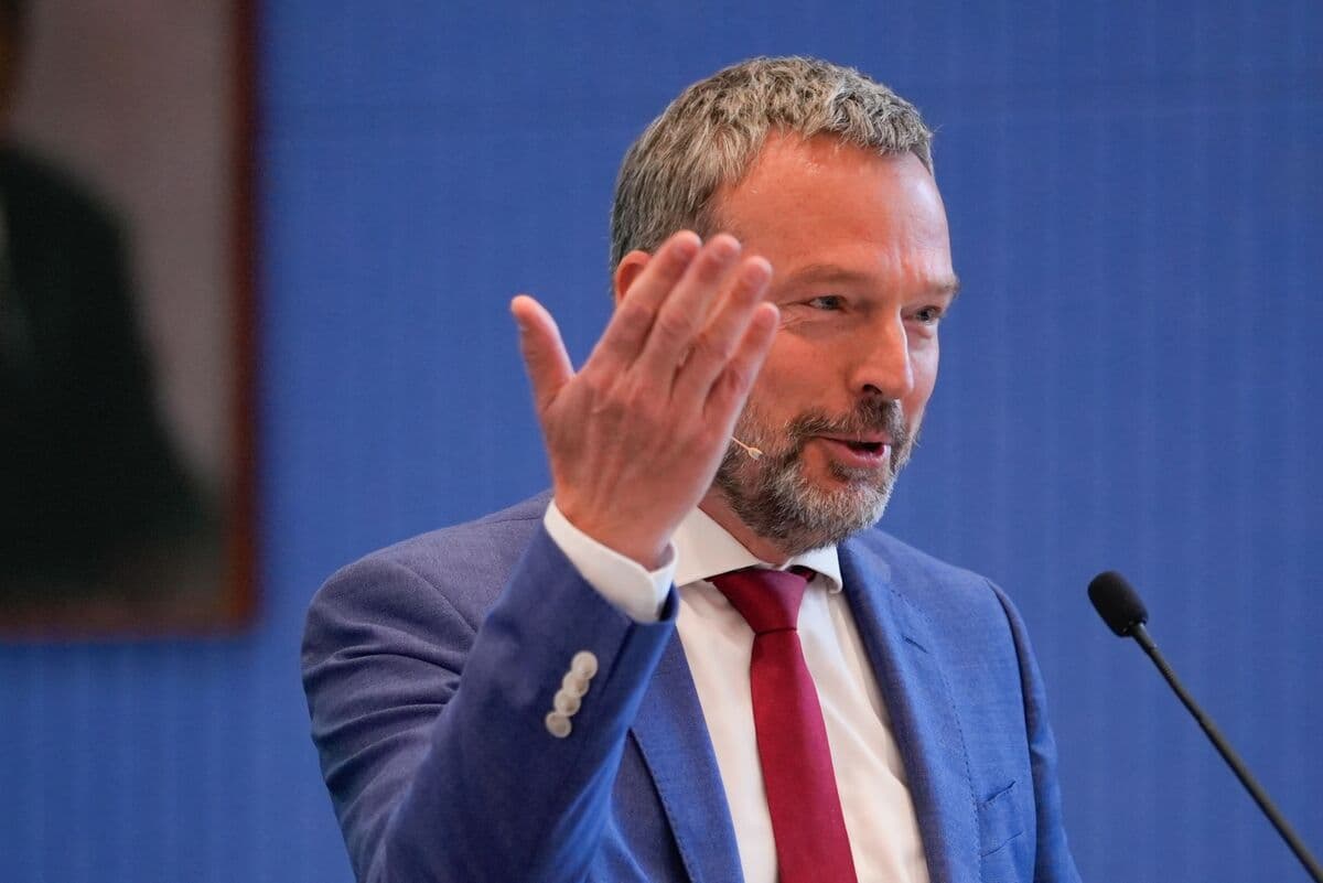 ECB’s Wunsch Says Rate Hike Likely If War Isn’t Over by June