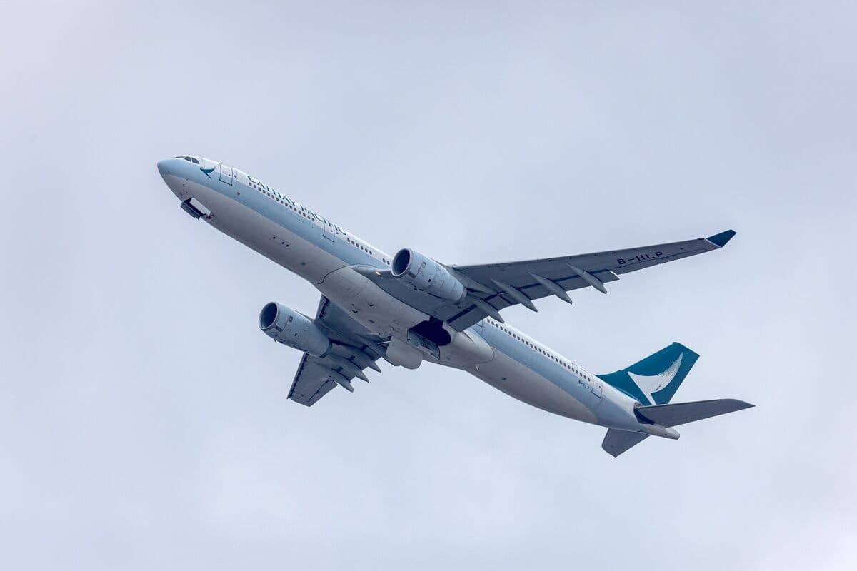 Cathay Raises Fuel Levies Again, to Review Them Every Two Weeks