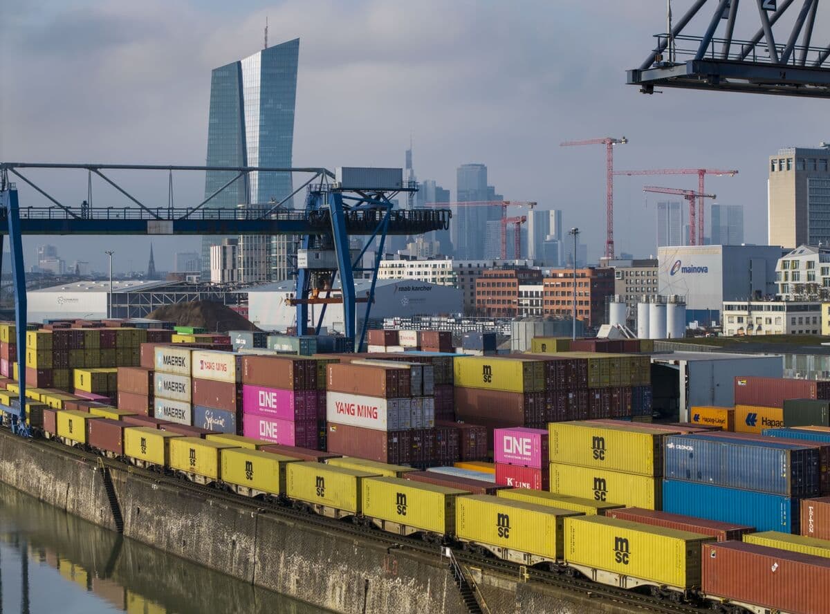 Euro-Zone Companies See Higher Selling Prices, ECB Survey Shows