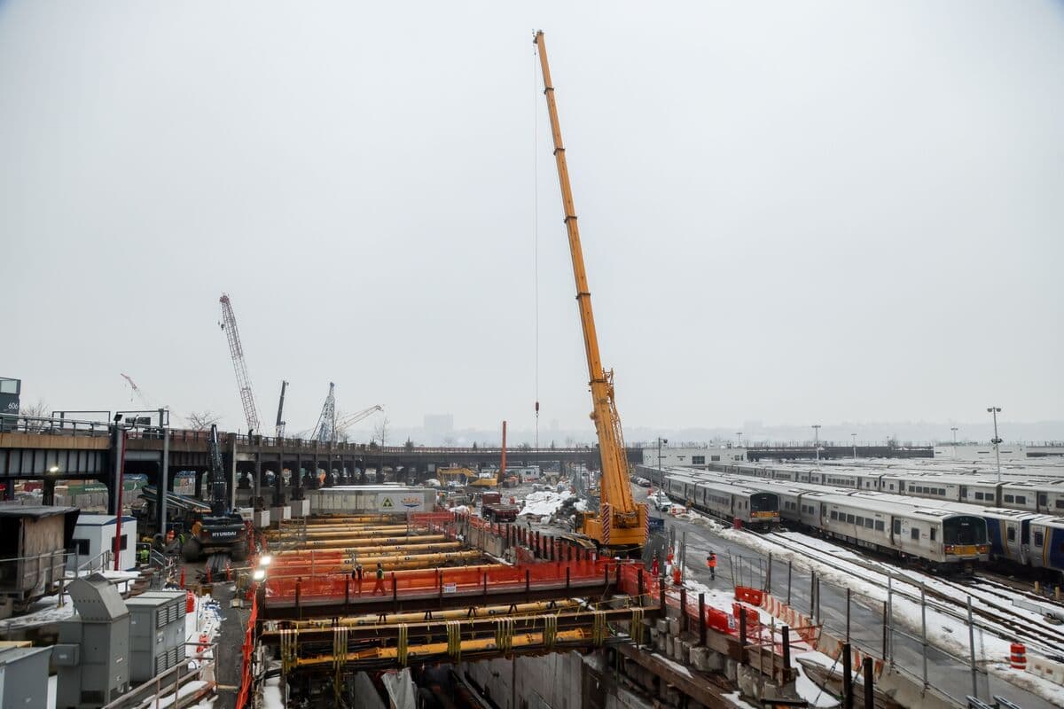 US Wins Dismissal of Most of Suit Over NY-NJ Tunnel Fund Freeze