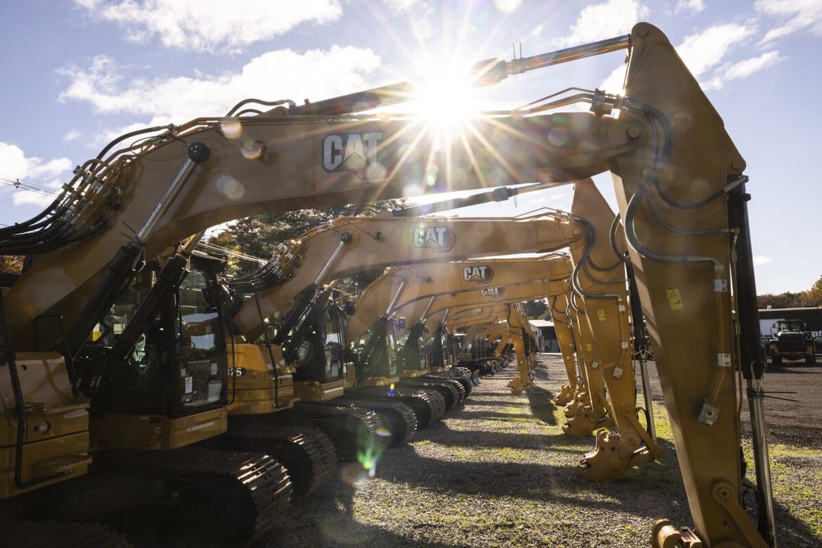 Caterpillar’s Biggest Bear Folds as AI Power Demand Soars