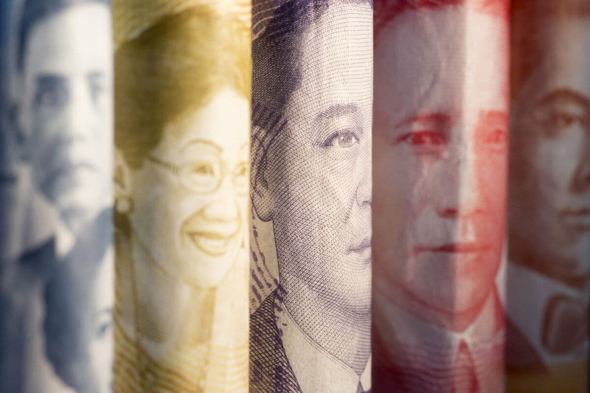 Philippine Peso Drops Past Key 60-Per-Dollar Level on Oil Risk