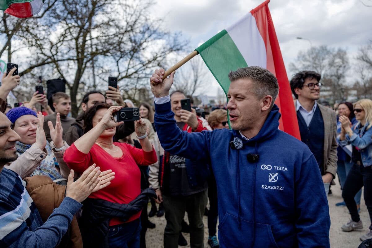 Magyar Vows to Oust Orban’s Allies If He Wins Hungary’s Election