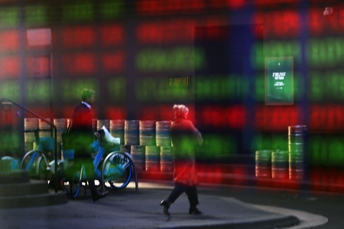 Australian Stocks Tumble, Eyeing Technical Correction Territory