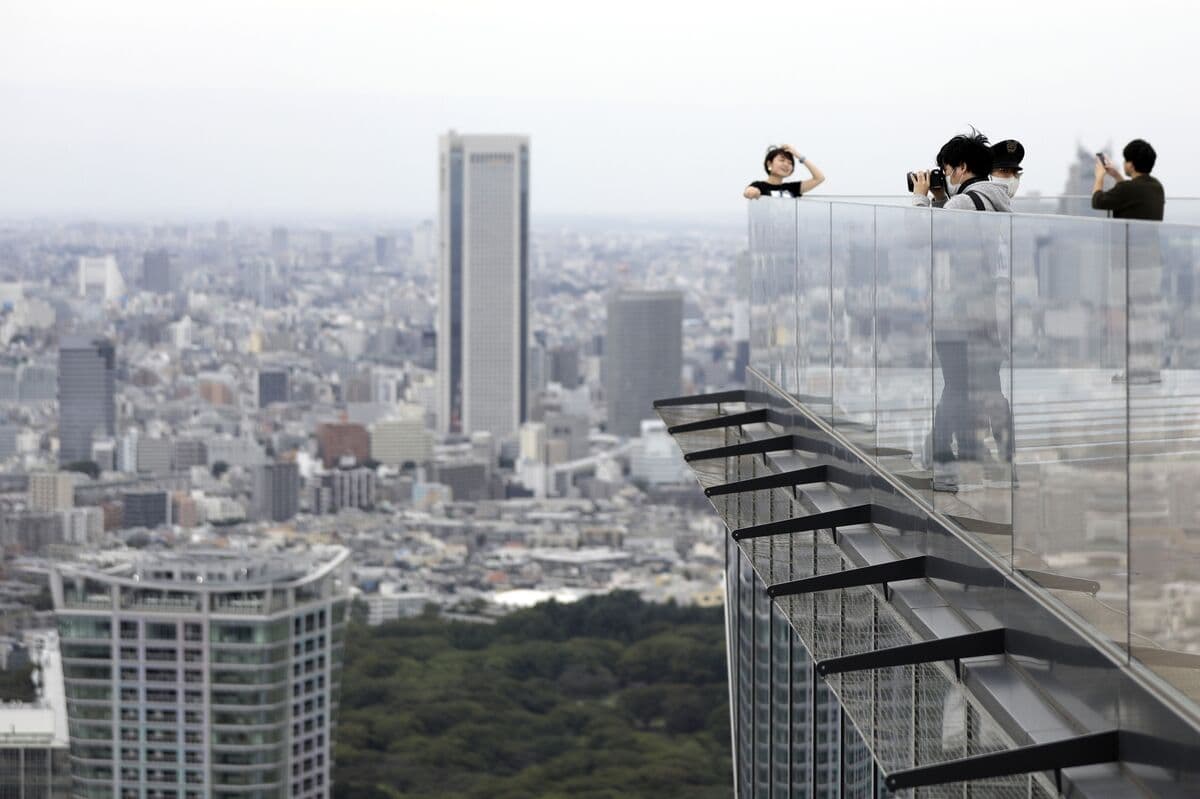Demand for Japan's Five-Year Bonds Falls Below 12-Month Average