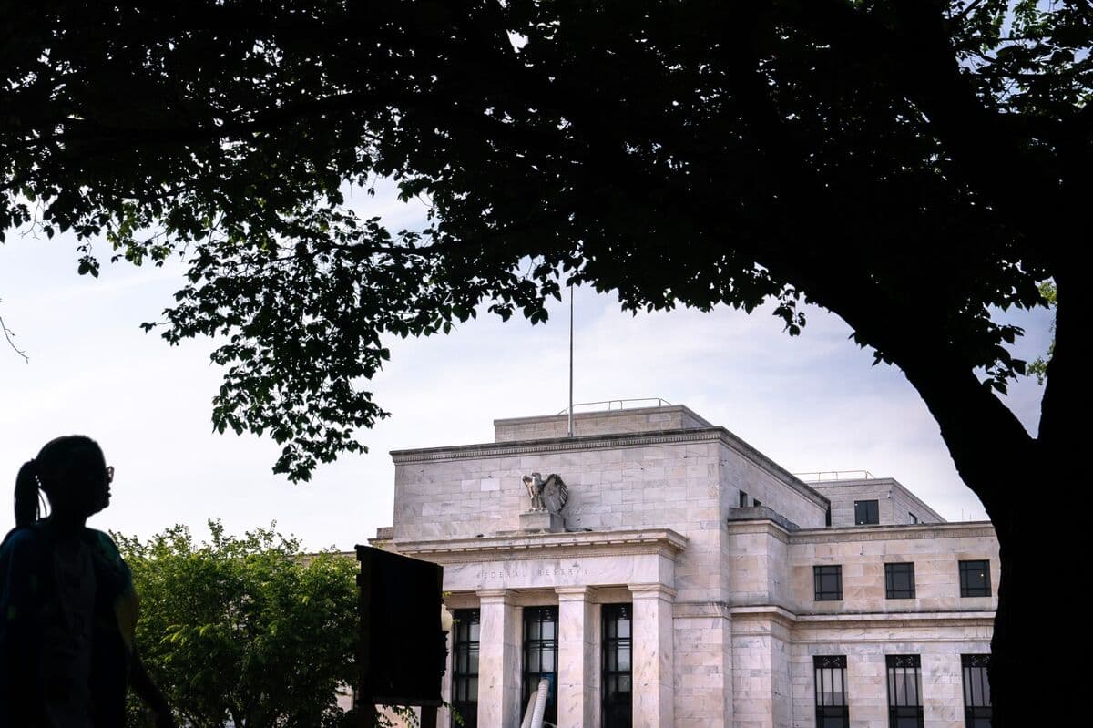 Long-Term Treasury Yields Expected to Exceed 5% by Year-End, Survey Indicates