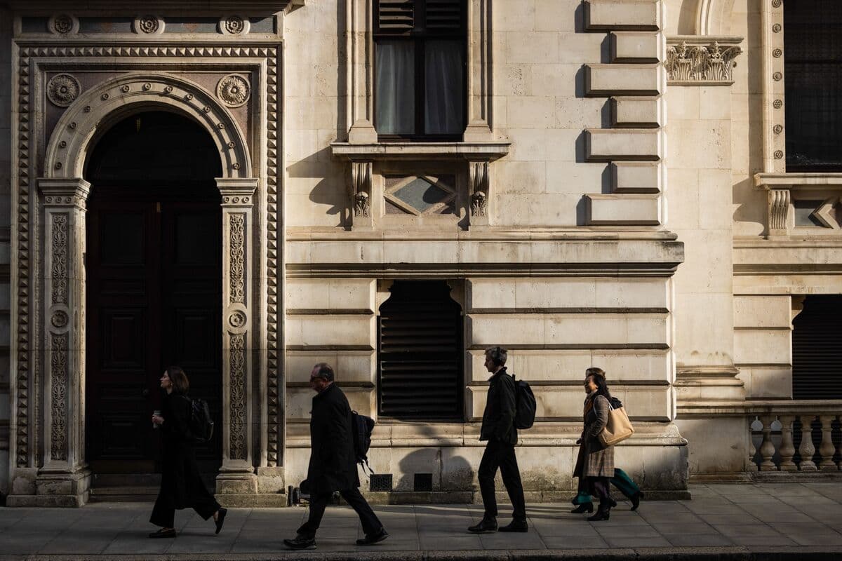 UK Foreign Office Cuts Team Addressing Iran Crisis Amid Job Reductions