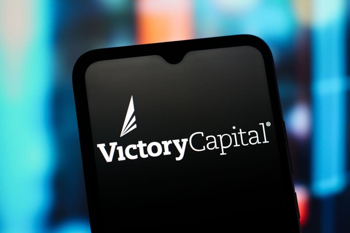 Janus Bidding War Heats Up With Fresh Offer From Victory Capital