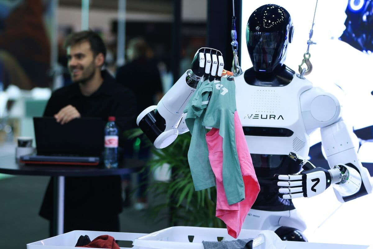 Billionaire Qatari Sheikh, Amazon Back Robotics Startup Neura