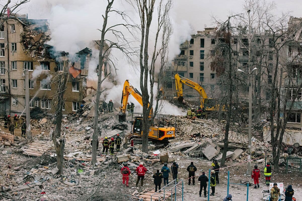 Russian Strike on Kharkiv Kills Seven as Part of Major Barrage