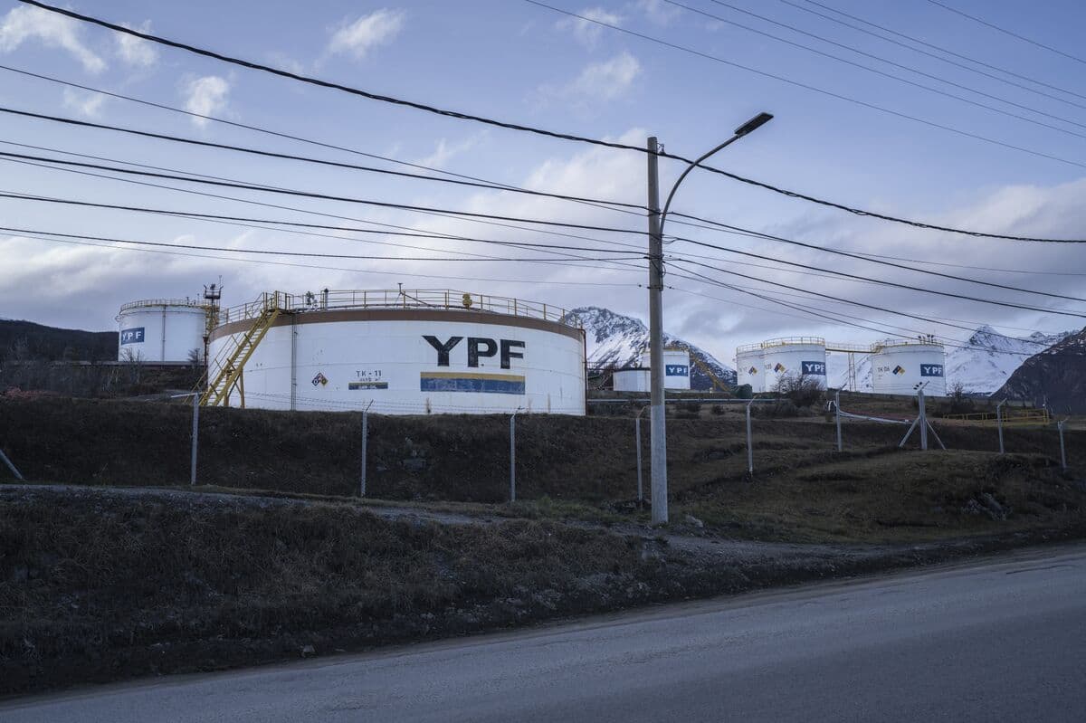 YPF Proposes $25 Billion Oil Project to Boost Argentina's Production