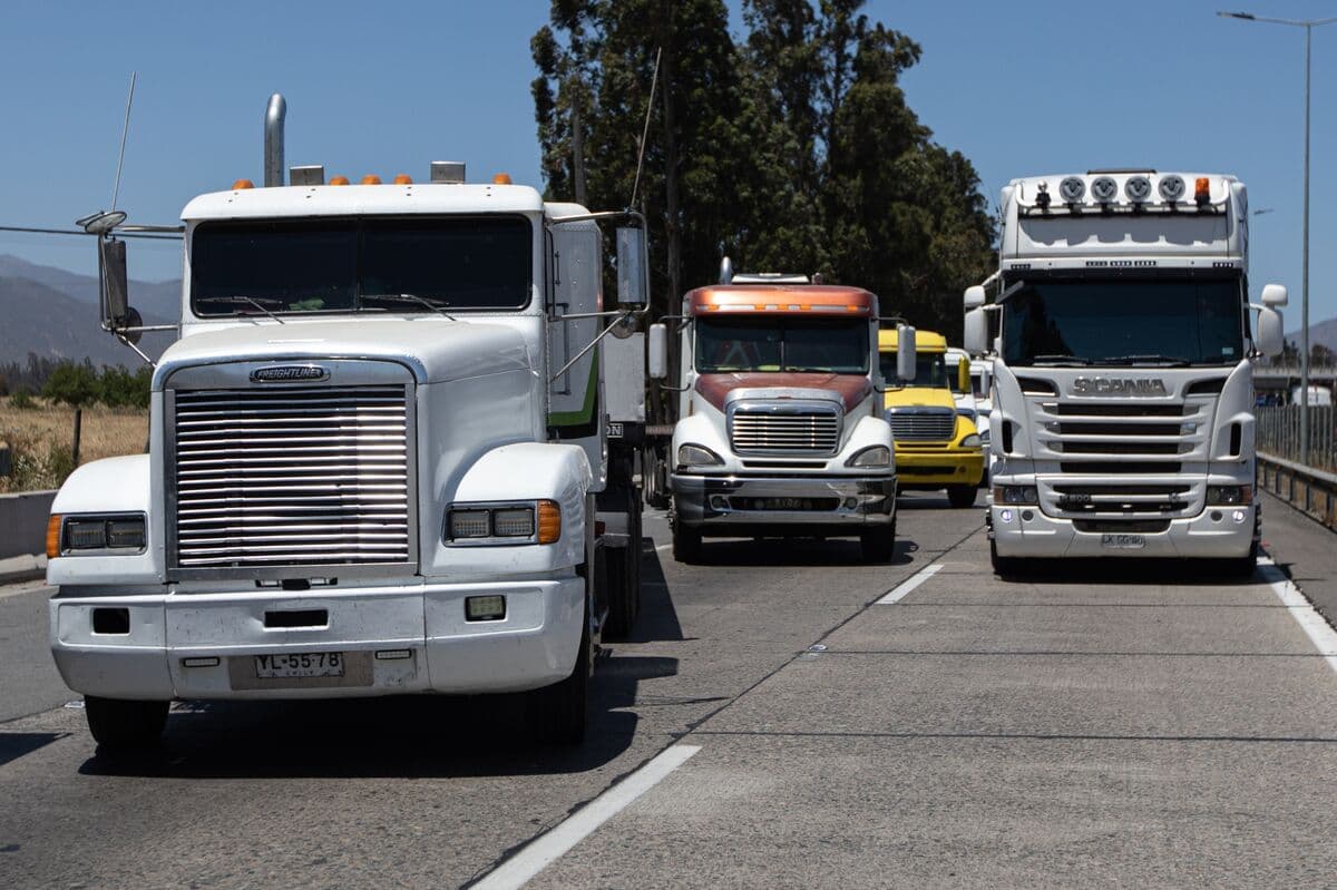 Chile’s Truckers Stick by Kast as Fuel Price Hikes Sow Tensions