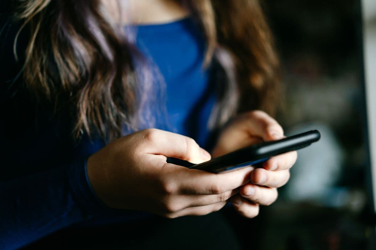 Canadian Province of Manitoba Says It Will Ban Social Media, AI For Youth