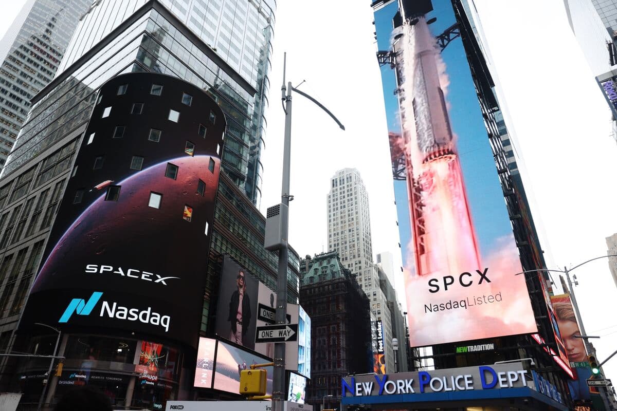Options for SpaceX to Start Trading on Tuesday Following IPO Launch