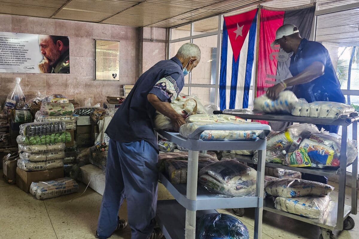 Mexico, Cuba Searching for Missing Aid Vessels as Island Reels