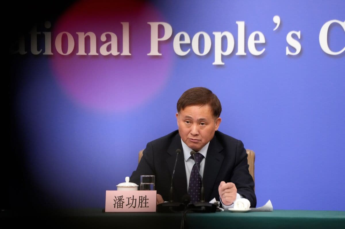 PBOC Warns of Finance ‘Involution,’ Reaffirms Risk Control Focus