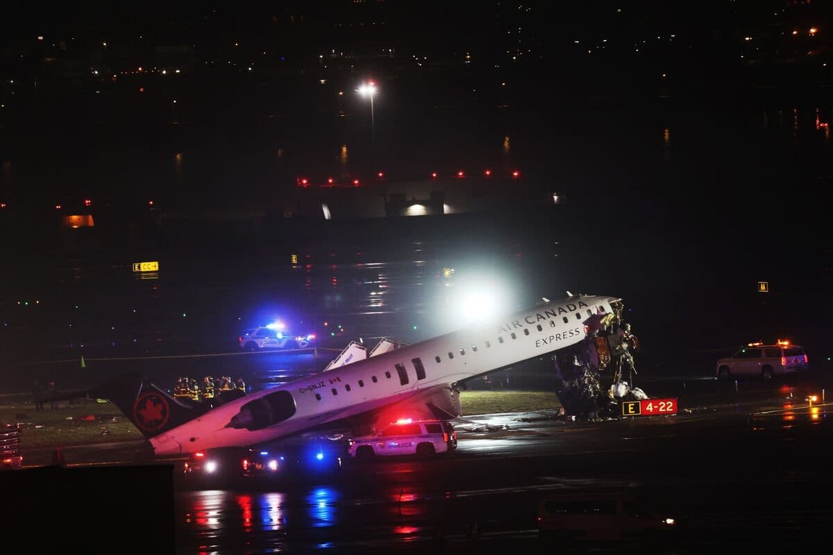 LaGuardia Air Canada Jet Crash Kills Two, Closes Airport