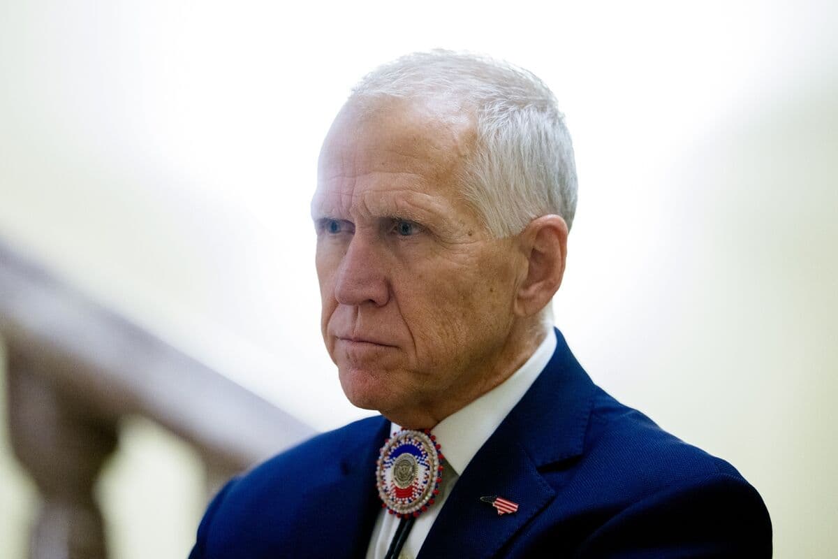 Trump Faces Fed Roadblock as Key Republican Blasts Justice Probe