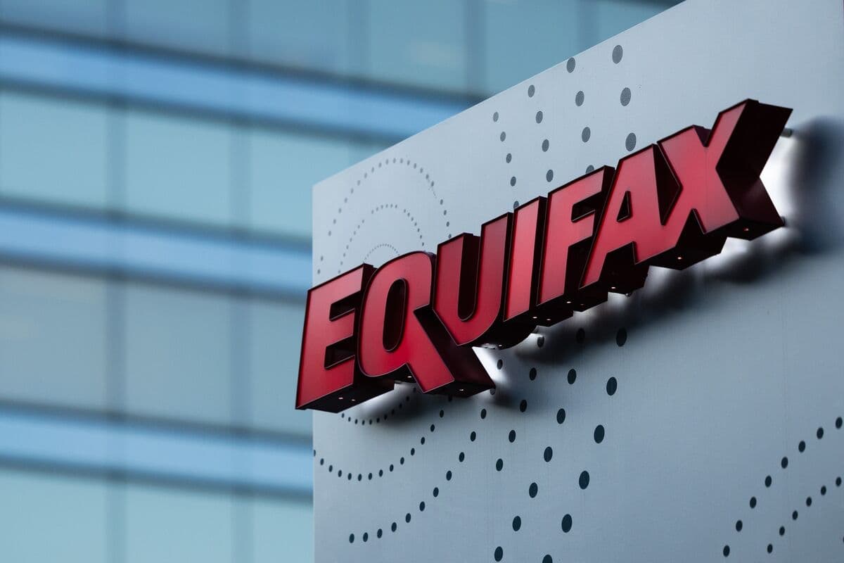 Experian, Equifax Questioned by Warren About Buy Now, Pay Later