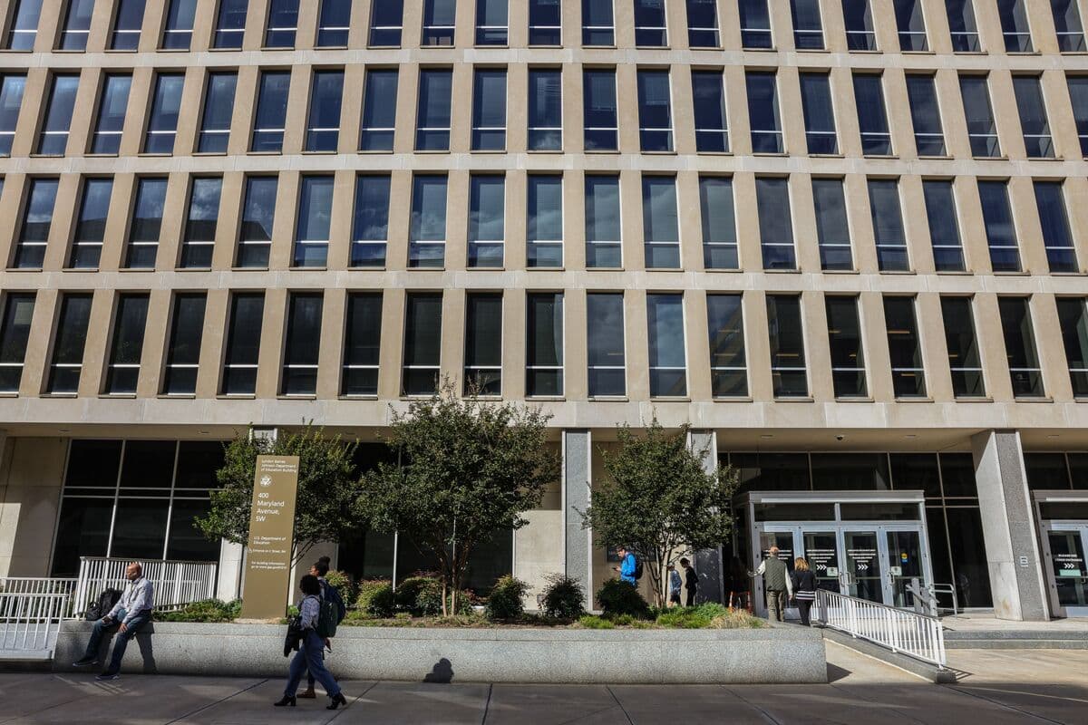 Trump Shifts Federal Student Loan Management From Education Department