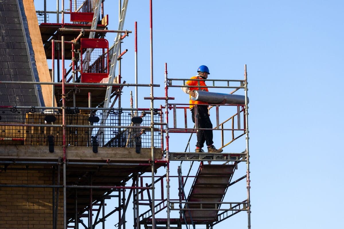 UK Builders Hit by Record Pickup in Cost Inflation, PMI Shows