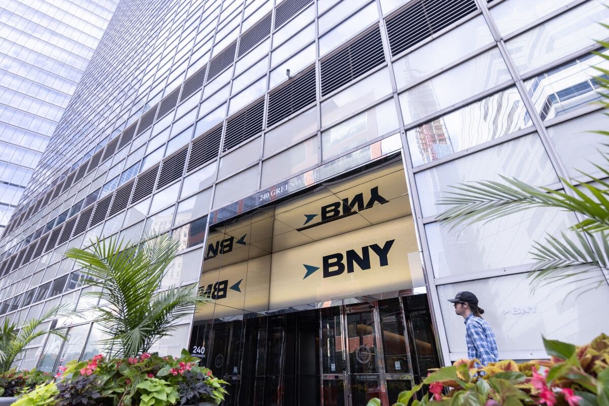 BNY Mellon Profit Beats Estimates on Fee Gains, Interest Income