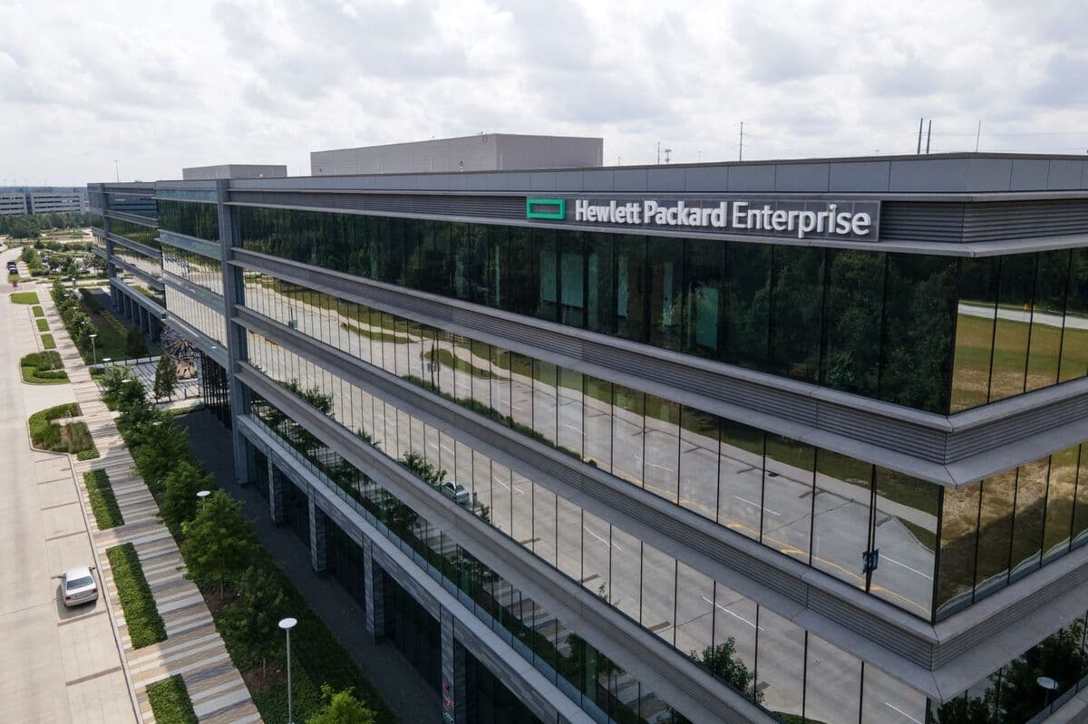 HPE Projects Sales That Top Estimates on AI Hardware Demand