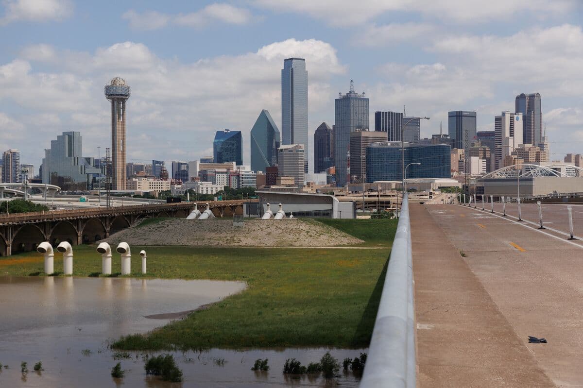 Republican Party Eyes Dallas for Unusual Midterm Convention