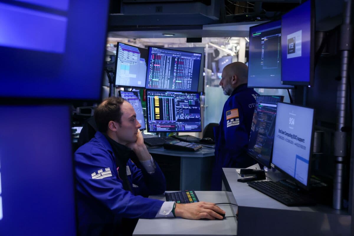 S&P 500’s Record Win Streak in Danger as AI Selloff Continues