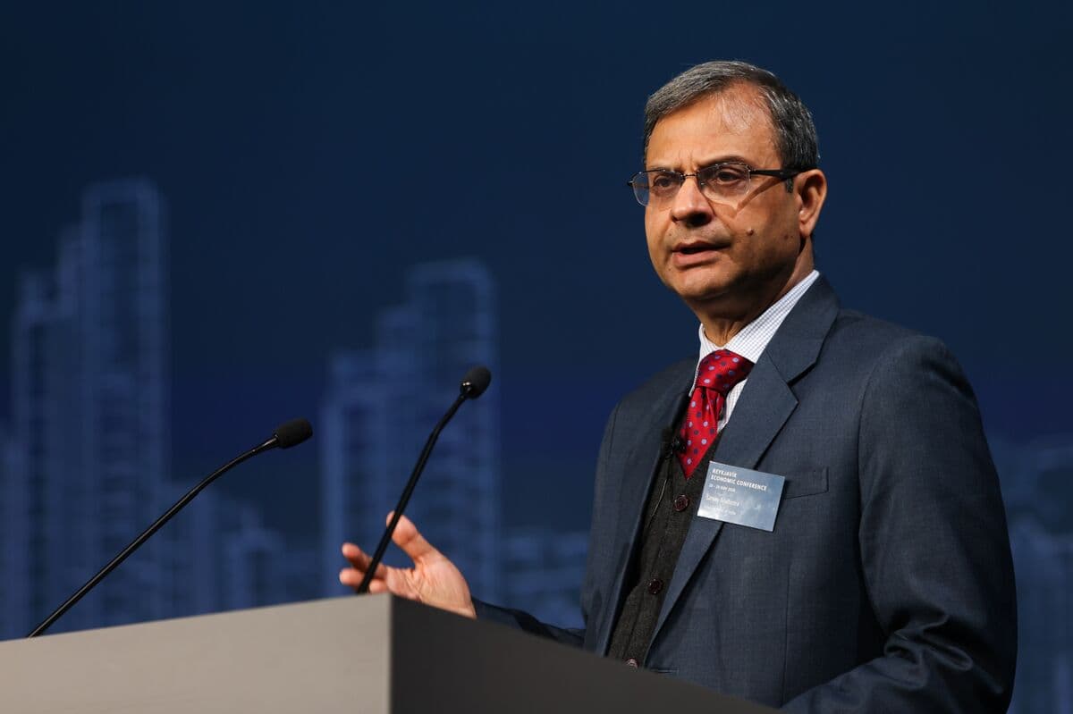 RBI Governor Malhotra: Discussing Rate Hike Is Premature Amid Geopolitical Uncertainty