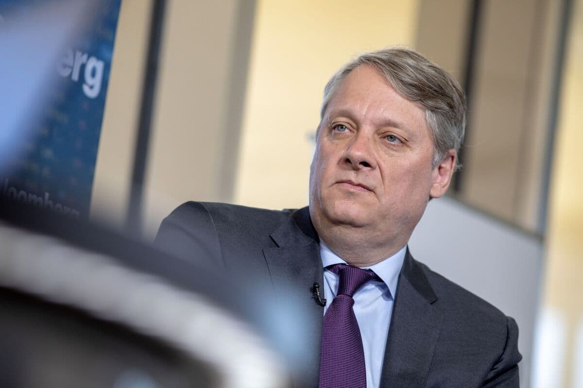 Pimco's Ivascyn Predicts Increased Losses in Credit Markets Ahead