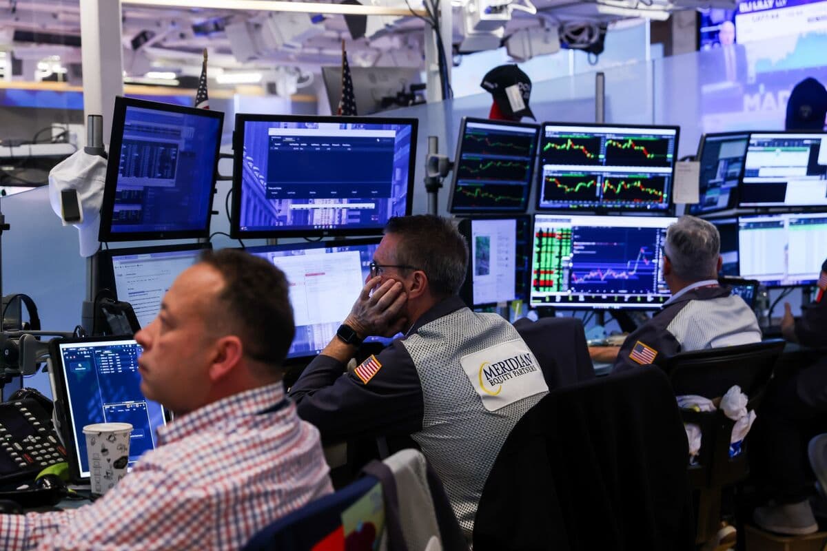 US Stocks Fluctuate as Traders Consider New Iran Peace Deal Developments