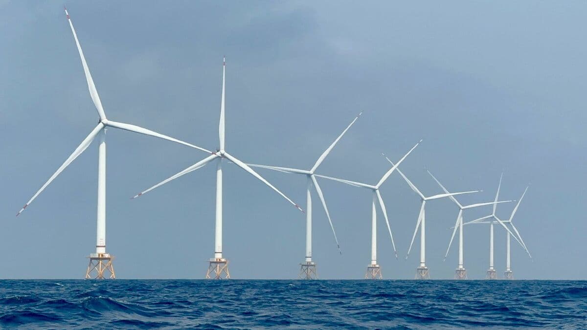 China Leads Global Offshore Wind Installations Amid Rising Tensions