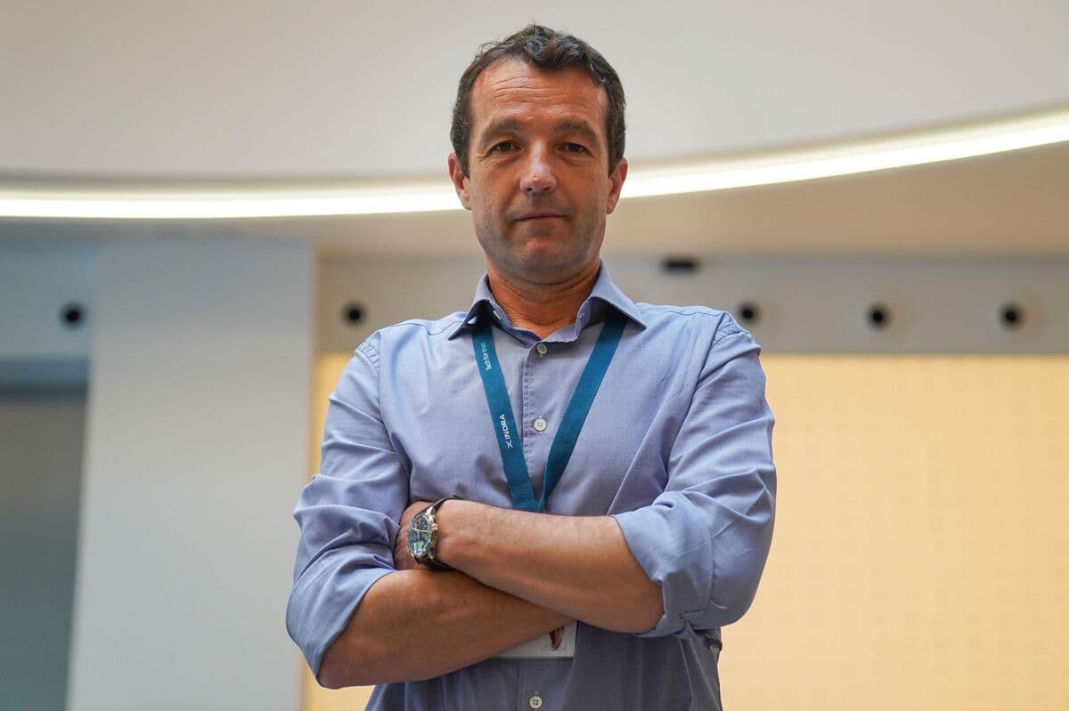 Indra Chairman Secures Rare Union Support in Clash With Sanchez