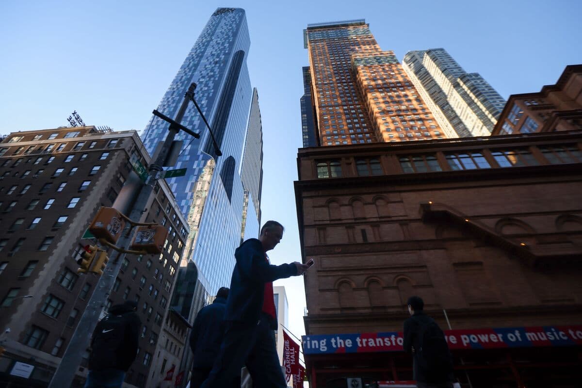 JPMorgan Sees Higher Downgrade Risk for NYC Amid Tax Pushback