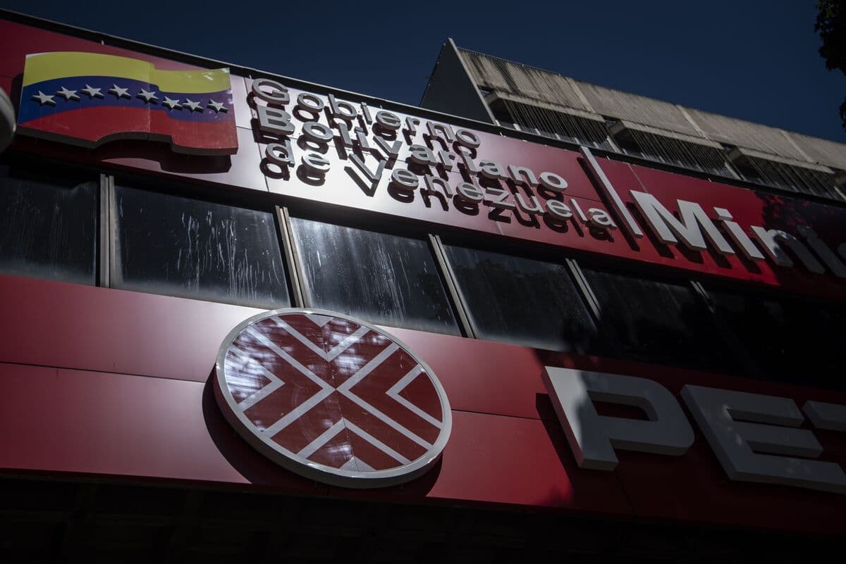 Venezuela Engages Law Firm to Facilitate Oil Production Contract Negotiations