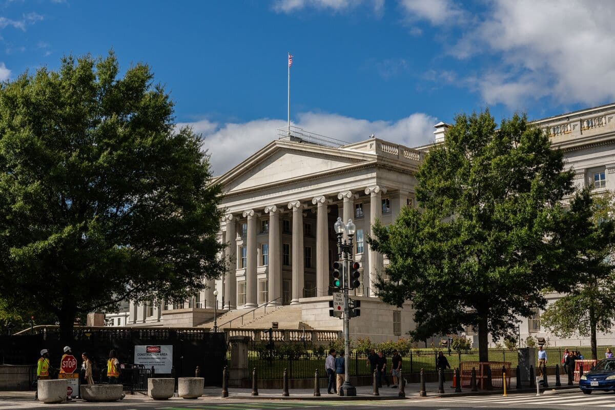 Banks, Treasury Staff Push Back on Citizen-Verification Proposal