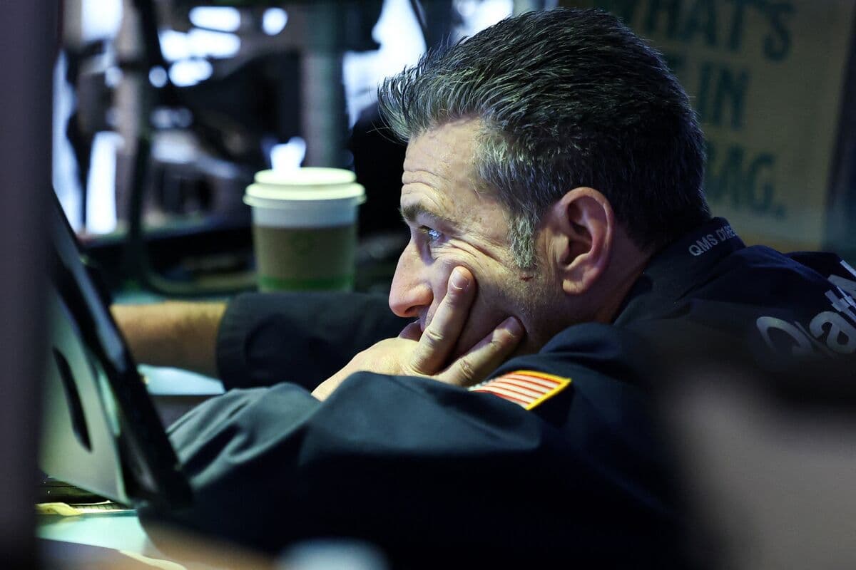 Does Private Credit Work in ETFs? `Absolutely Not,′ Says DoubleLine