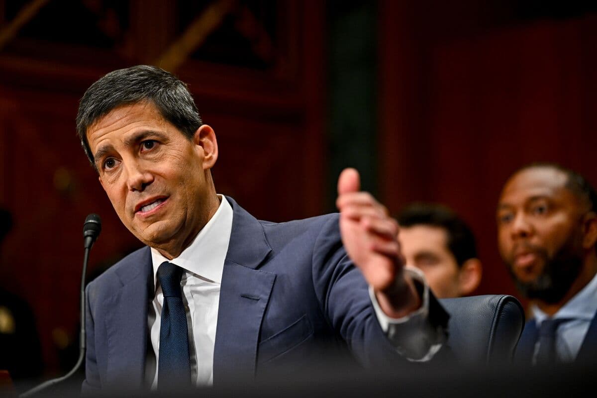 Warsh Denies Any Connections to Epstein in Response to Warren